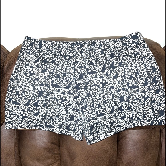 Worn once PERFECT Black & White Shorts - Picture 2 of 2